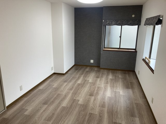 鈴蘭台北町2丁目テラスの内装|フローリングも綺麗に改装済みです
