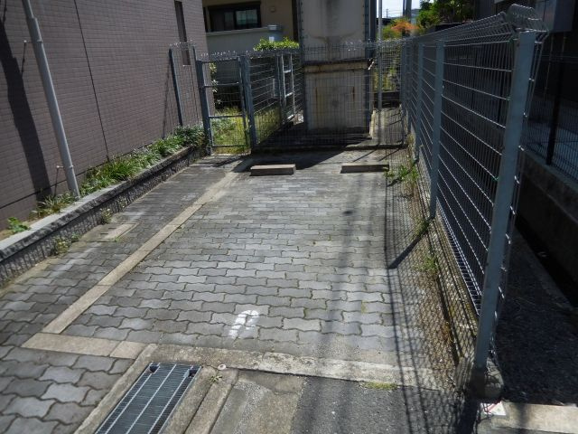 デセンシア寺西の駐車場
