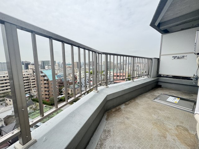 シャルム南砂町のバルコニー|最上階で明るい光が入り込みます♪
陽当たり眺望良好です♪