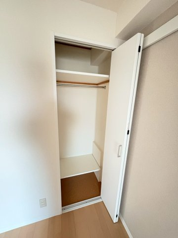 パームスクエアジェームス山 の収納|収納力の高いクローゼットなので大切なお洋服も綺麗に収納できます。														

