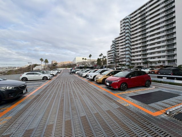 パームスクエアジェームス山 の駐車場|平面の駐車場です