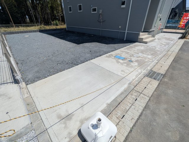 かすみがうら市下稲吉2期　新築戸建て　4号棟の駐車場|駐車は4台可能です♪