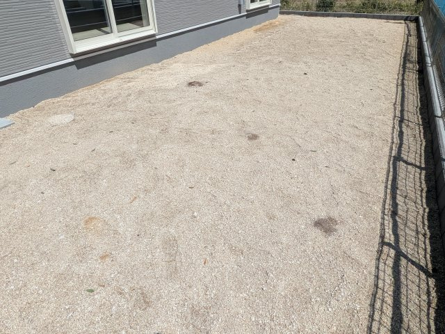 かすみがうら市下稲吉2期　新築戸建て　4号棟の庭|日当たりや広さを現地で体感してください。理想のガーデニングや家庭菜園を始めてみませんか。