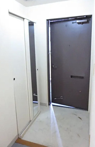 本郷壱岐坂ハイツの玄関