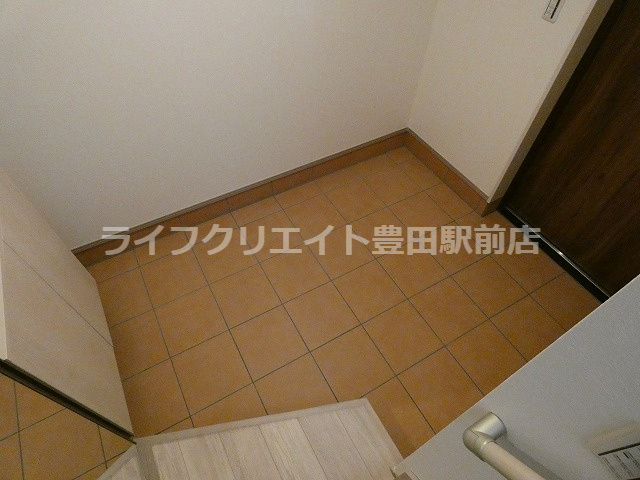トレフル日野の玄関