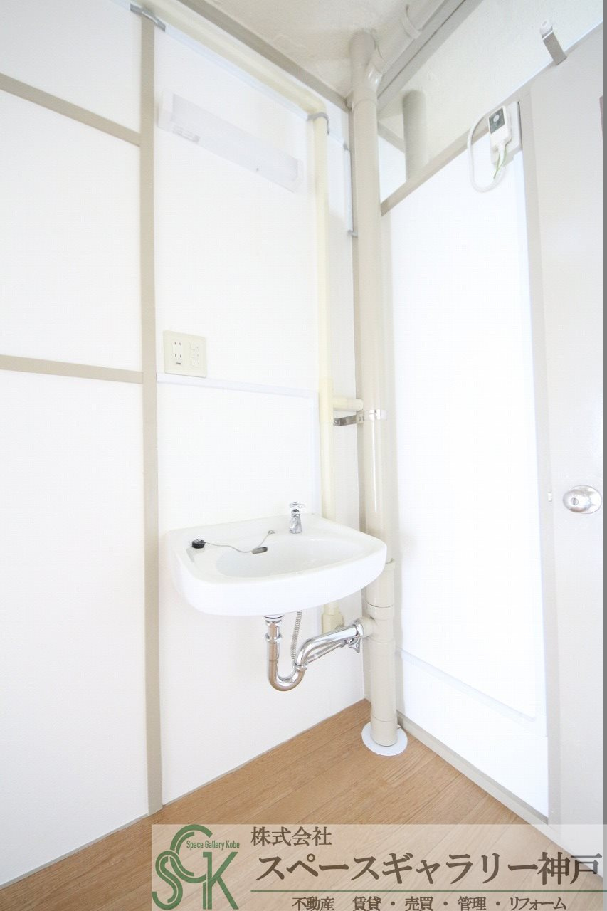 東垂水住宅の洗面所|※お部屋により仕様が異なる場合があります。