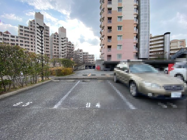 グランドメゾン和泉中央1番館の駐車場