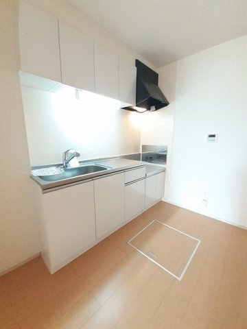 ルミエール峰高Ⅰのキッチン|コンパクトなキッチンで掃除もラクラク