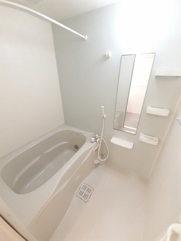 ルミエール峰高Ⅰの浴室|日々の疲れを癒すお風呂付です