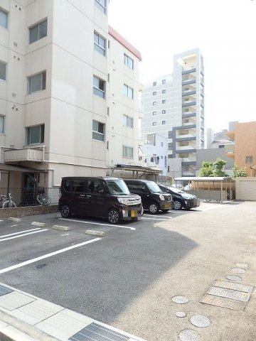 ヴィラ・コンフォートの駐車場|駐車スペースもあります
