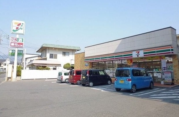 ハイ　ロザーナ　ファミリアの周辺|セブンイレブンまで90m