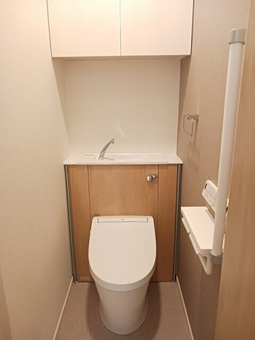 スクエアメゾンのトイレ|落ち着いたトイレです