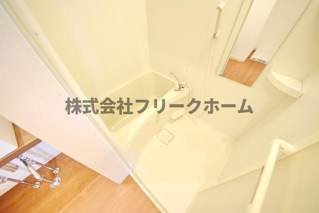 小金井市緑町５丁目のアパートの浴室