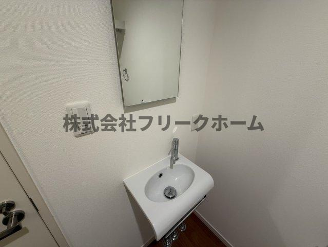 小金井市緑町５丁目のアパートの洗面所