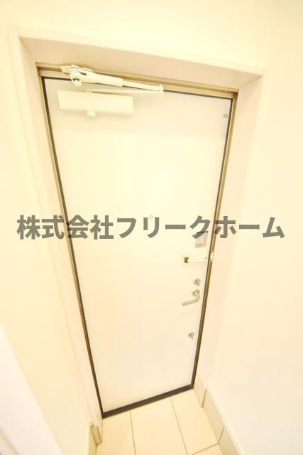 小金井市緑町５丁目のアパートの玄関