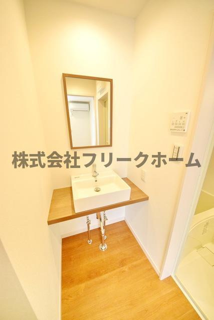 小金井市緑町５丁目のアパートの独立洗面台|※別号室参考写真になります。