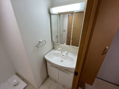 【独立洗面台】 | ラ フィーヌ フジ | ※同タイプの写真となり、実際のお部屋とは異なる場合があります