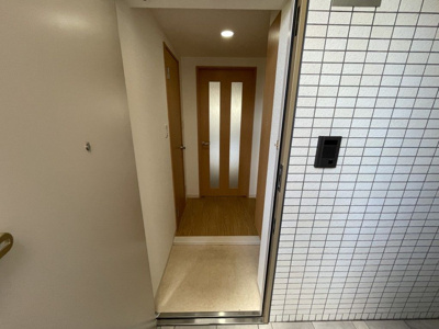 【玄関】 | ラ フィーヌ フジ | ※同タイプの写真となり、実際のお部屋とは異なる場合があります