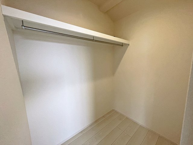 新築戸建・新築建売　郡山市安積町南長久保一丁目2期　安積第三小・安積第二中の収納|WICはハンガーパイプがついているので衣類がきれいに整理整頓できます！
