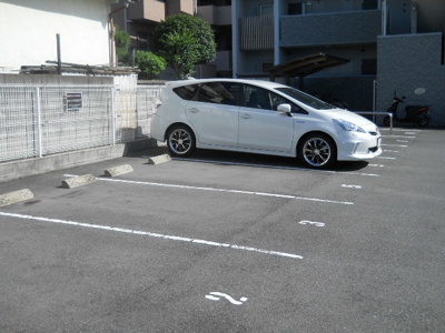 【駐車場】 | サンロード新和Ⅱ | マンション前にある駐車場です。