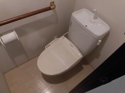 【トイレ】 | サンロード新和Ⅱ | 手すりとウォシュレットが有るので安心です。