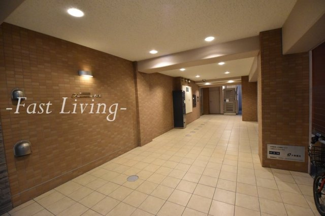 フレスクーラ神楽坂のエントランス