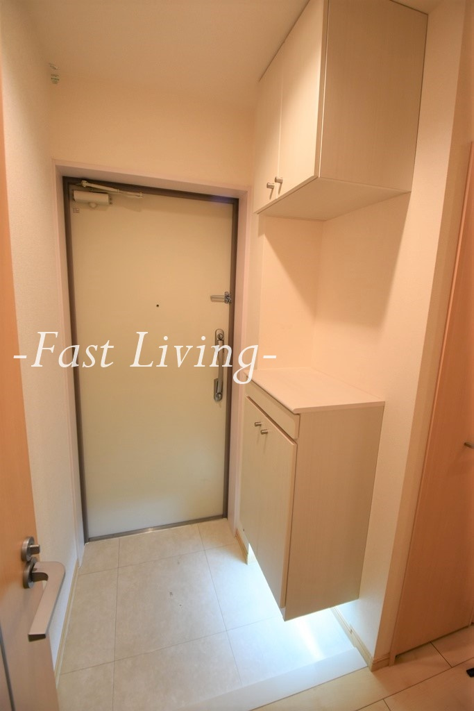 フレスクーラ神楽坂の玄関