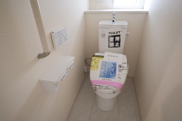 《仲介手数料無料》見沼区大字大谷394新築一戸建てブルーミングガーデンのトイレ|1階