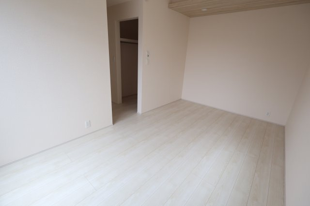 《仲介手数料無料》見沼区大字大谷394新築一戸建てブルーミングガーデンの洋室|2階 6.75帖