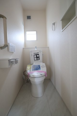《仲介手数料無料》見沼区大字大谷394新築一戸建てブルーミングガーデンのトイレ|2階