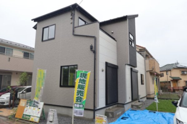 《仲介手数料無料》見沼区大字大谷394新築一戸建てブルーミングガーデンの外観|撮影日 2026年5月22日 12:15 雨