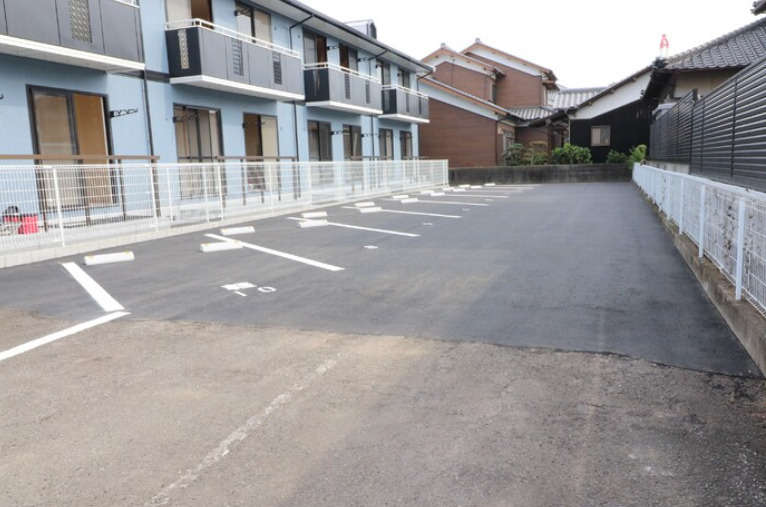 アスール三佐の駐車場