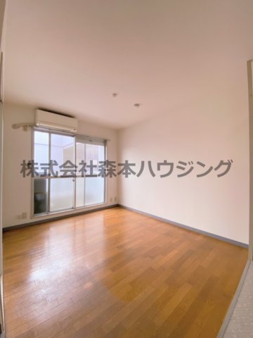 【居間・リビング】 | 　チェリー広野 | 広々とした居間です