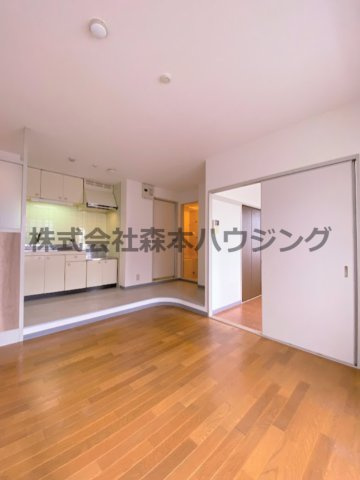 【居間・リビング】 | 　チェリー広野 | こちらの居間で趣味の時間をお楽しみください