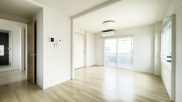 平尾マンションの居間・リビング