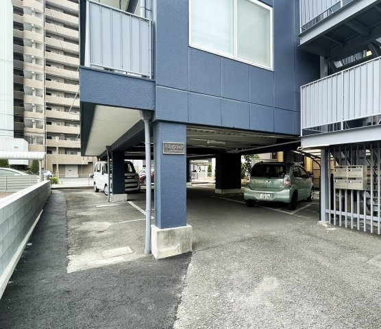 平尾マンションの駐車場