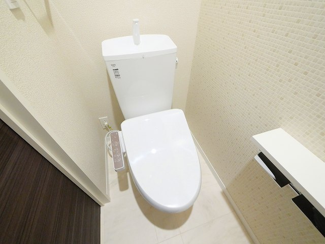ジェイエイチエスプレミア西大寺のトイレ|シンプルで使いやすいトイレです