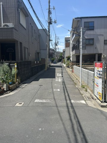 町屋６丁目新築戸建の前面道路含む現地写真