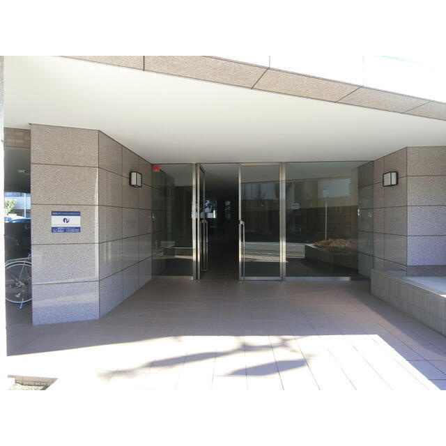 川崎市多摩区登戸の賃貸マンションのエントランス