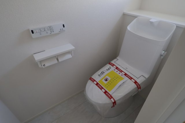 《仲介手数料無料》南区南浦和４丁目3-17新築一戸建てミラスモのトイレ