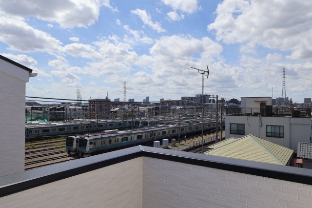 《仲介手数料無料》南区南浦和４丁目3-17新築一戸建てミラスモのバルコニー