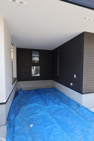 《仲介手数料無料》南区南浦和４丁目3-17新築一戸建てミラスモの駐車場