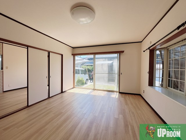 小針梅木戸建の居間・リビング