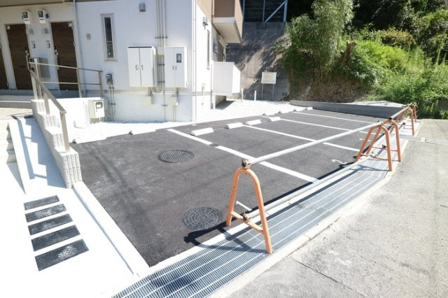 コリーナ ヴィルトゥの駐車場