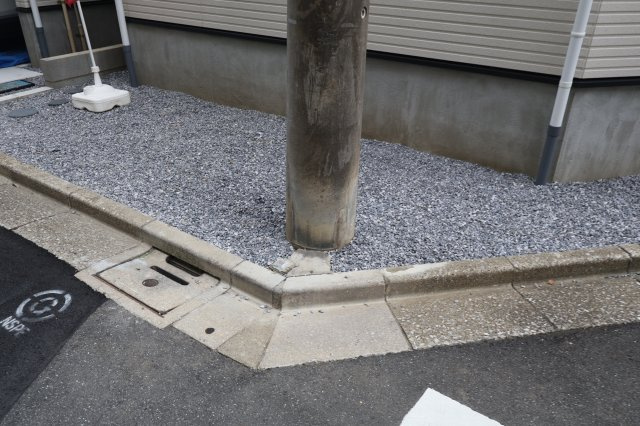 《仲介手数料無料》南区辻３丁目6-15新築一戸建てケイアイグレイスの外観|敷地内に電柱が入っています。