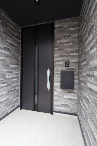《仲介手数料無料》南区辻３丁目6-15新築一戸建てケイアイグレイスの玄関