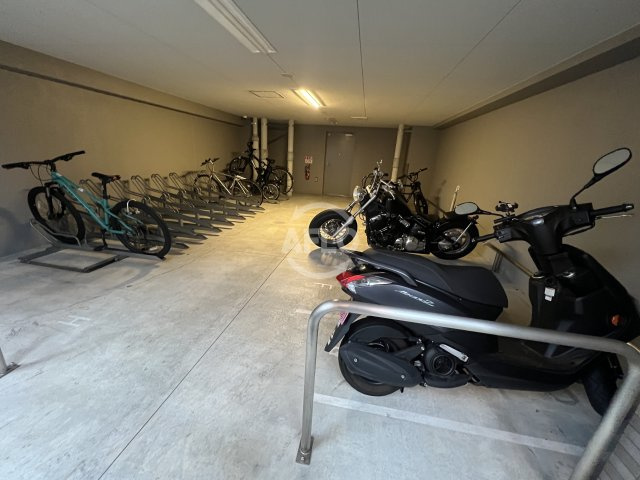 ワールドアイ難波南PORTA のその他共用部分|ワールドアイ難波南PORTA　バイク置き場
