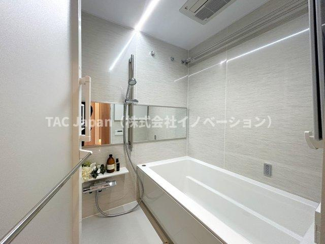 パークシティ中央湊ザタワーの浴室|掃除のしやすさ・収納の便利さなど、おふろを使う人、お手入れする人、みんなにとっての「しあわせ性能」を追求したバスルームを採用いたしました。