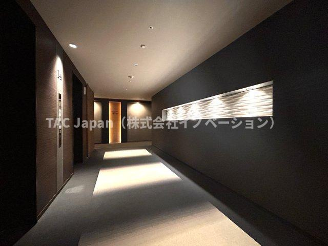 パークシティ中央湊ザタワーのその他共用部分|エレベーターを降りると、まるでホテルのような空間がお出迎え。
空調のきいた内廊下で、常に快適に過ごすことができます。