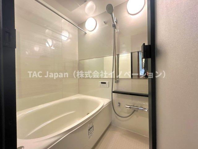 シャルマン築地明石町の浴室|掃除のしやすさ・収納の便利さなど、おふろを使う人、お手入れする人、みんなにとっての「しあわせ性能」を追求したバスルームを採用いたしました。